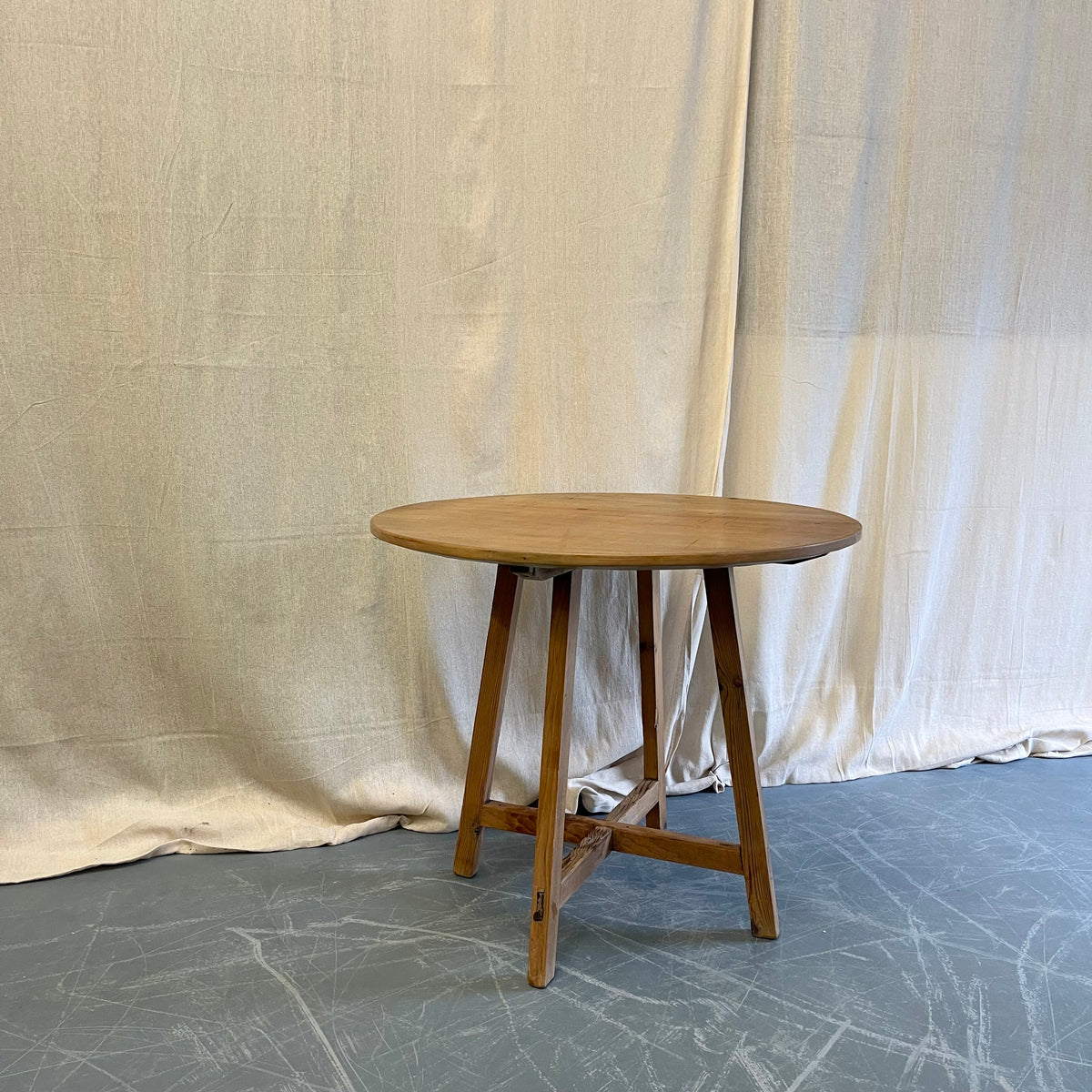 Vintage Pine Round Table - #2414