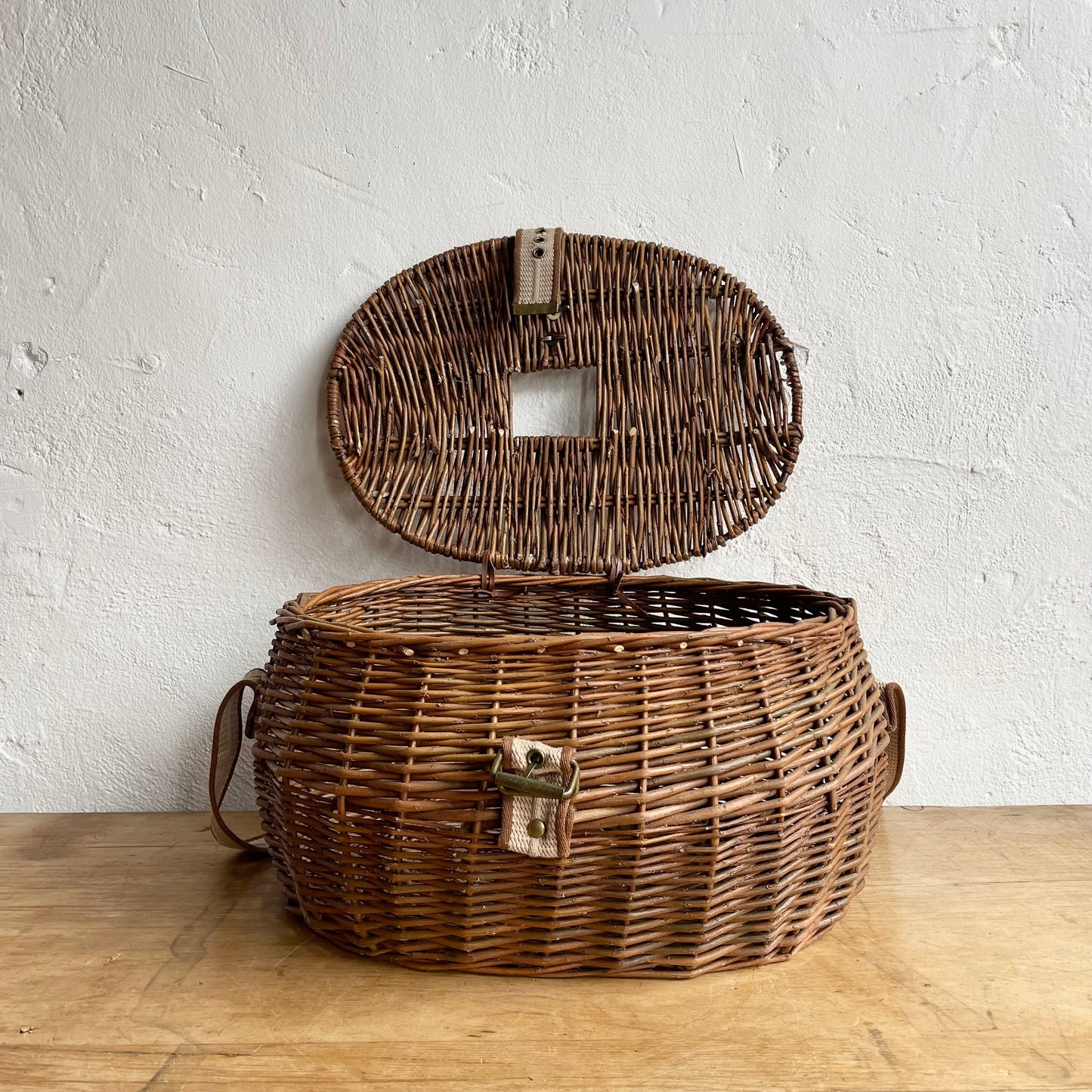Fishing basket