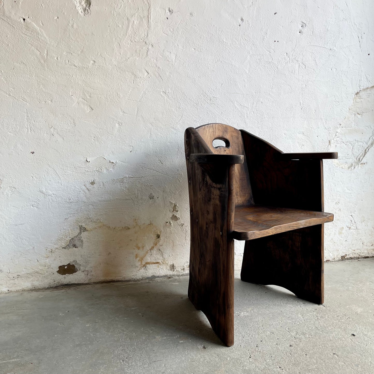A Pair Of Vintage Elm Armchairs - #1865