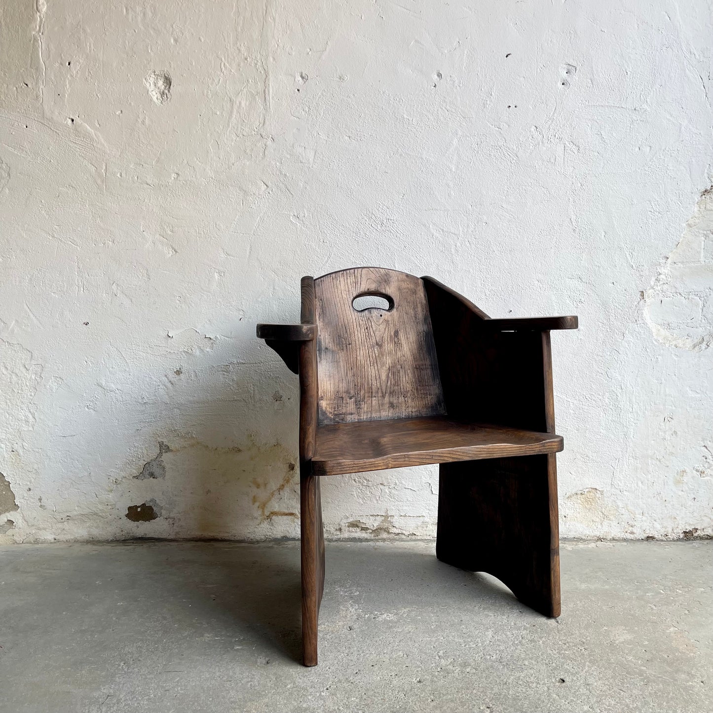A Pair Of Vintage Elm Armchairs - #1865